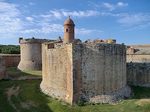 Fortresses and Defense Walls - Crystalinks